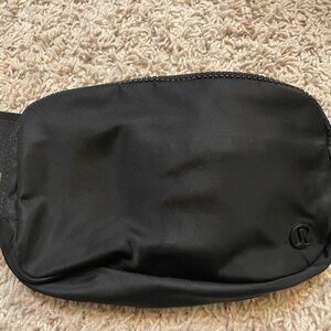 Lululemon original strap everywhere belt bag 1L